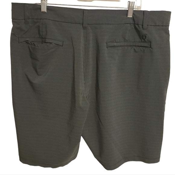 Hang Ten | Men's Gray and Black Striped Hiking or Athleisure Shorts (Size 40) - Picture 13 of 13
